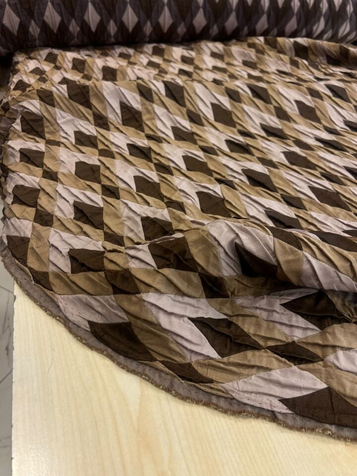 Baharlık / Kışlık Kapitone Kumaş  (En 150cm)