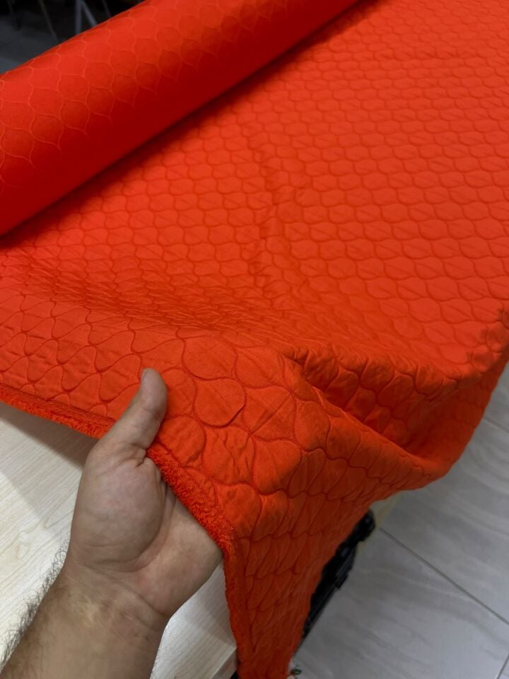 Baharlık / Kışlık Kapitone Kumaş  (En 150cm)